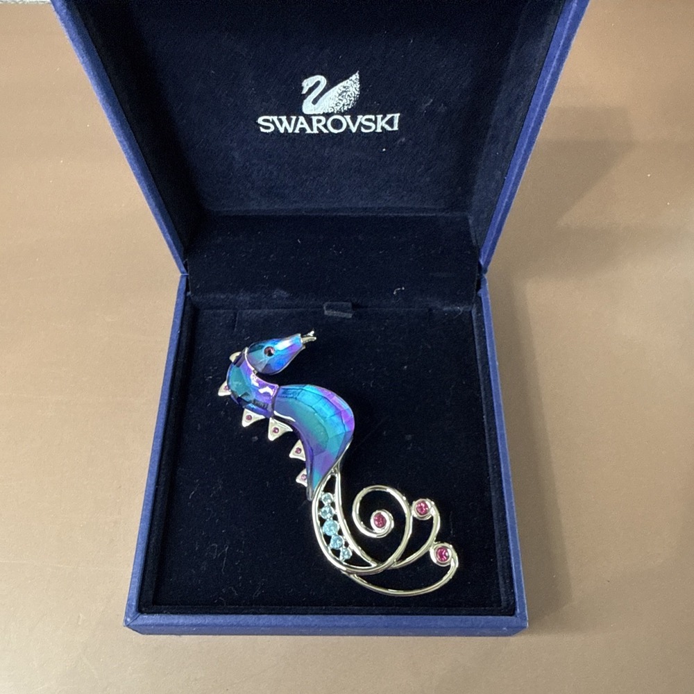 Swarovski Crystal Paradise Celaya Seahorse Brooch Waikiki Blue New w/COA & Box - Picture 2 of 5